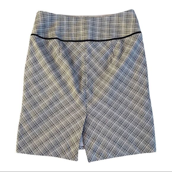 LIMITED Plaid Lined Skirt - Size 6 - Picture 2 of 3